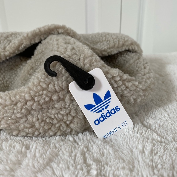 NWT adidas Women’s Originals Nova Beanie - Picture 11 of 12